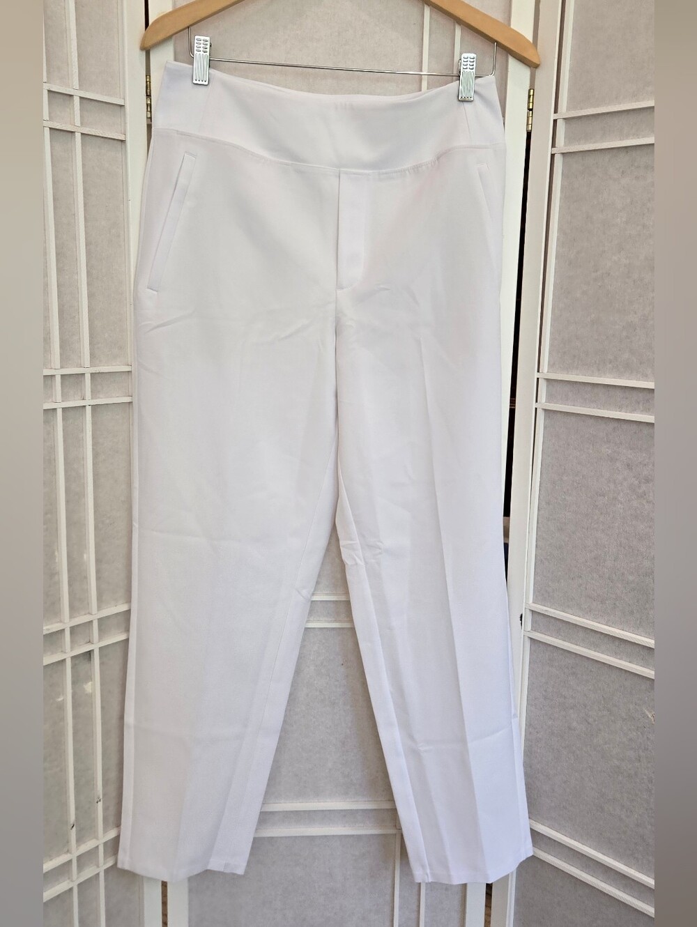 NWOT ! Athleta White Straight-Leg Women's Pants